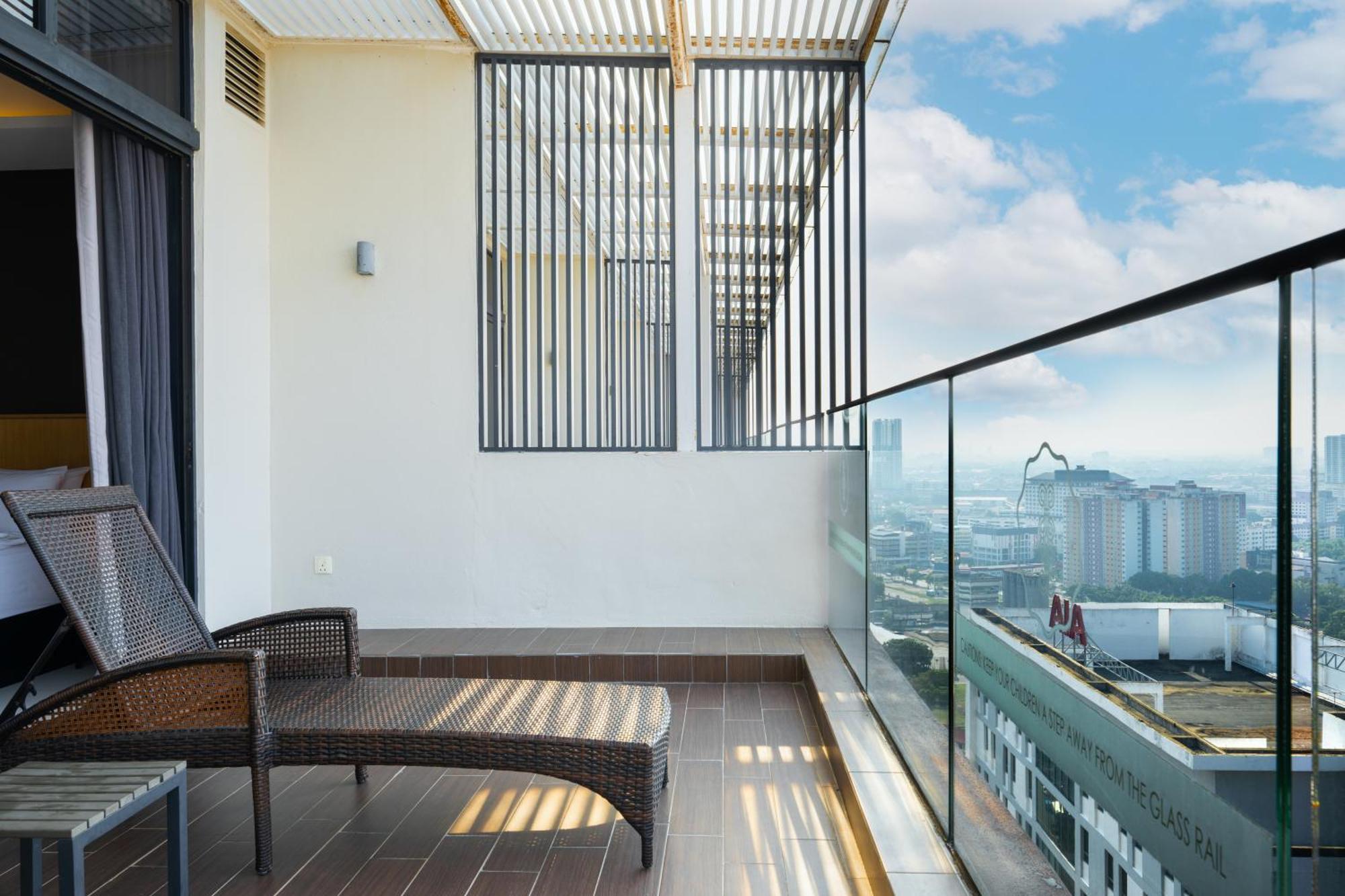Greystone 99 Suites Malacca Екстериор снимка